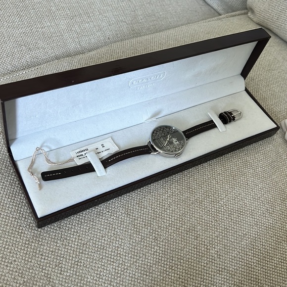 COACH WATCH - Picture 3 of 5